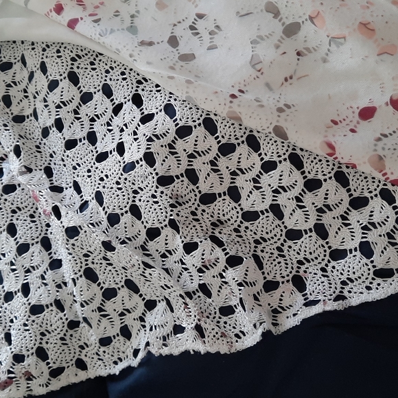 BRITTANY BLACK CAPE SLEEVE WOMEN'S TOP SIZE LARGE - Picture 11 of 11